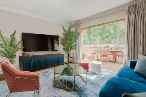 Artists Massive City Home for Extended Families or Couples - Terrace-AC